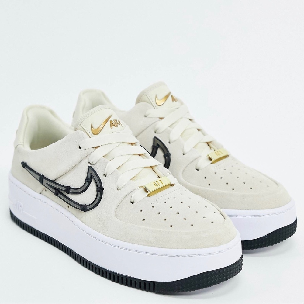 Nike Air Force 1 Sage Sneakers